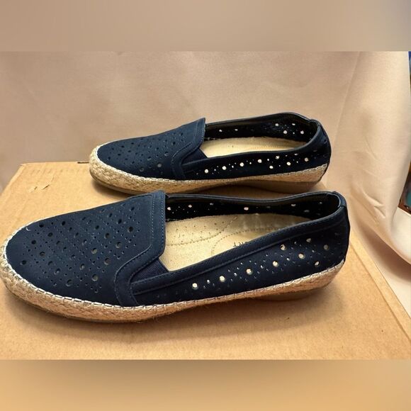 Vaneli Sport Navy Perforated  laser cut suede Slip-On espadrille loafers 7.5 - Picture 6 of 7